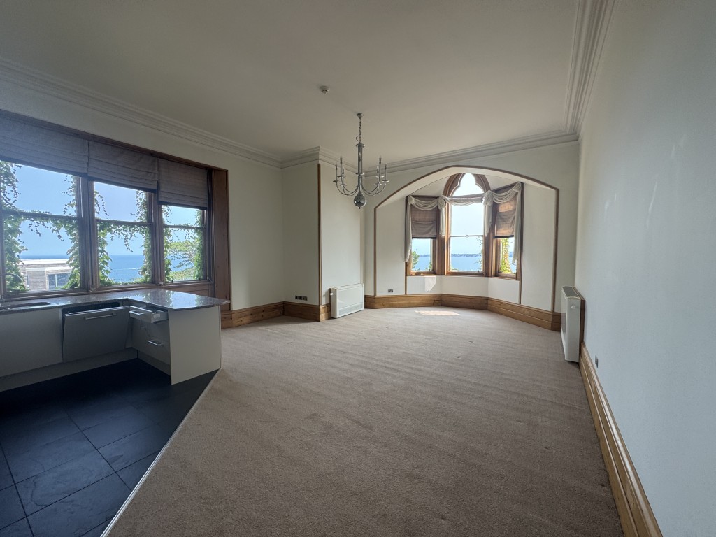 Lot: 197 - RETIREMENT APARTMENT WITH SEA VIEWS - Living area